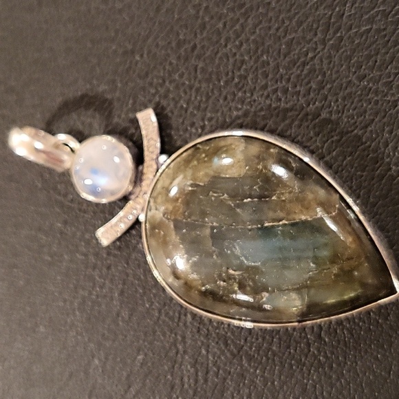 Beautiful Labradorite & Moonstone Pendant - Picture 3 of 7